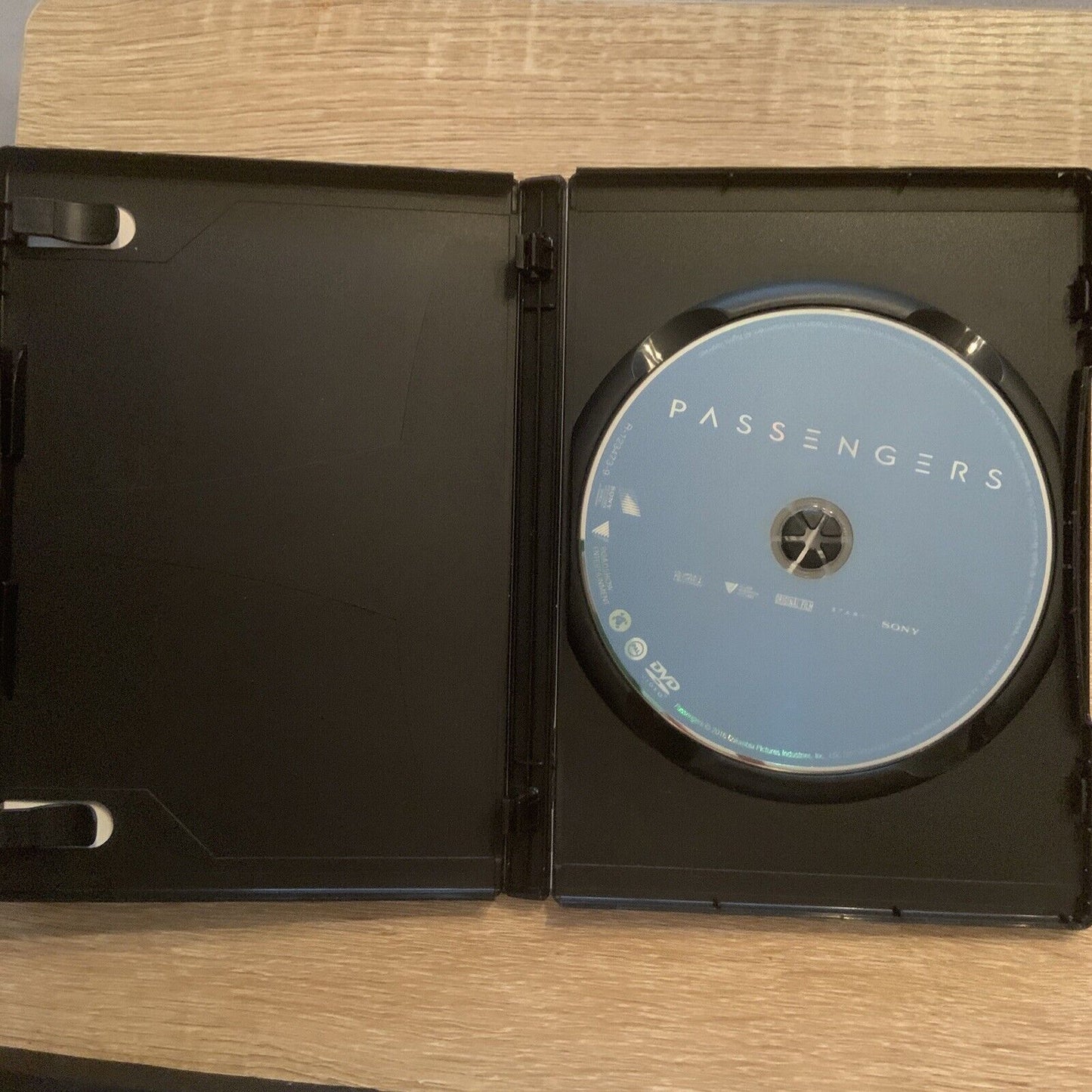 DVD PASSENGERS Jennifer Lawrence Chris Pratt R4 Outer Space Sci Fi NEW