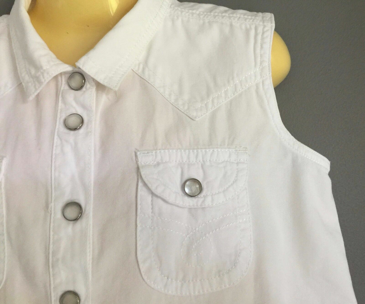 New Girls FRED BARE Shirt White Sleeveless Blouse Size 4 Stylish Casual