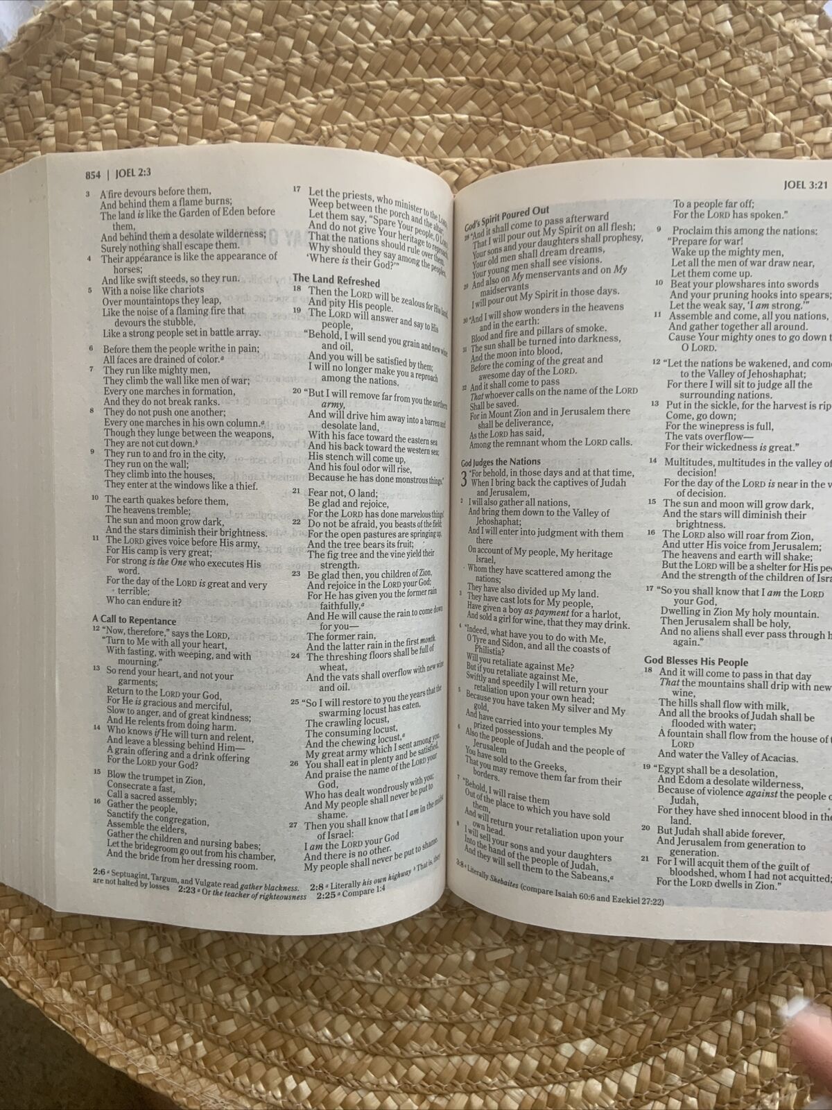 NKJV HOLY BIBLE Study Edition HC Book by Thomas Nelson 1982 Mint Condition