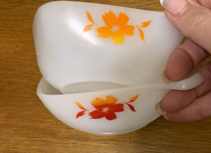 New CROWN CORNING 2x Bowls Ramekins Opal Milk Glass Orange Flower & Leaf Pattern