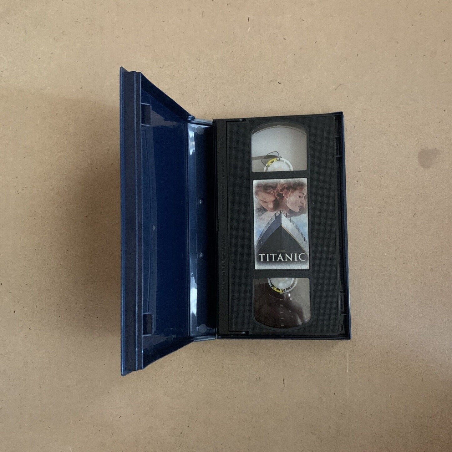 VHS TITANIC 1998 James Cameron Video Tape Cassette Hollywood DiCaprio Winslet