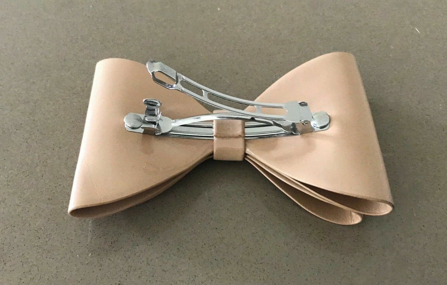 HAIR CLIP Girls Bow Beige Heavy Plastic Bow Quality Clasp New