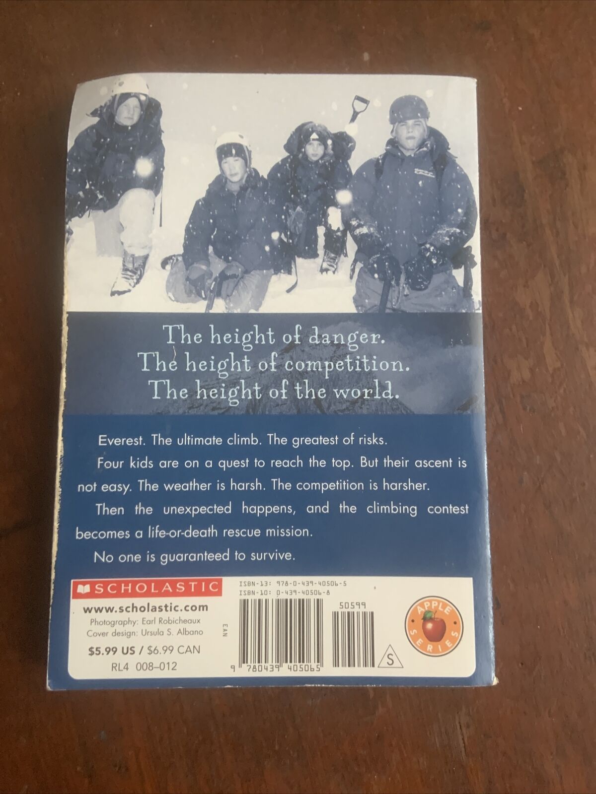 PB Book EVEREST Book TwoThe Climb Gordon Korman Scholastic 2002 Tanned Edges