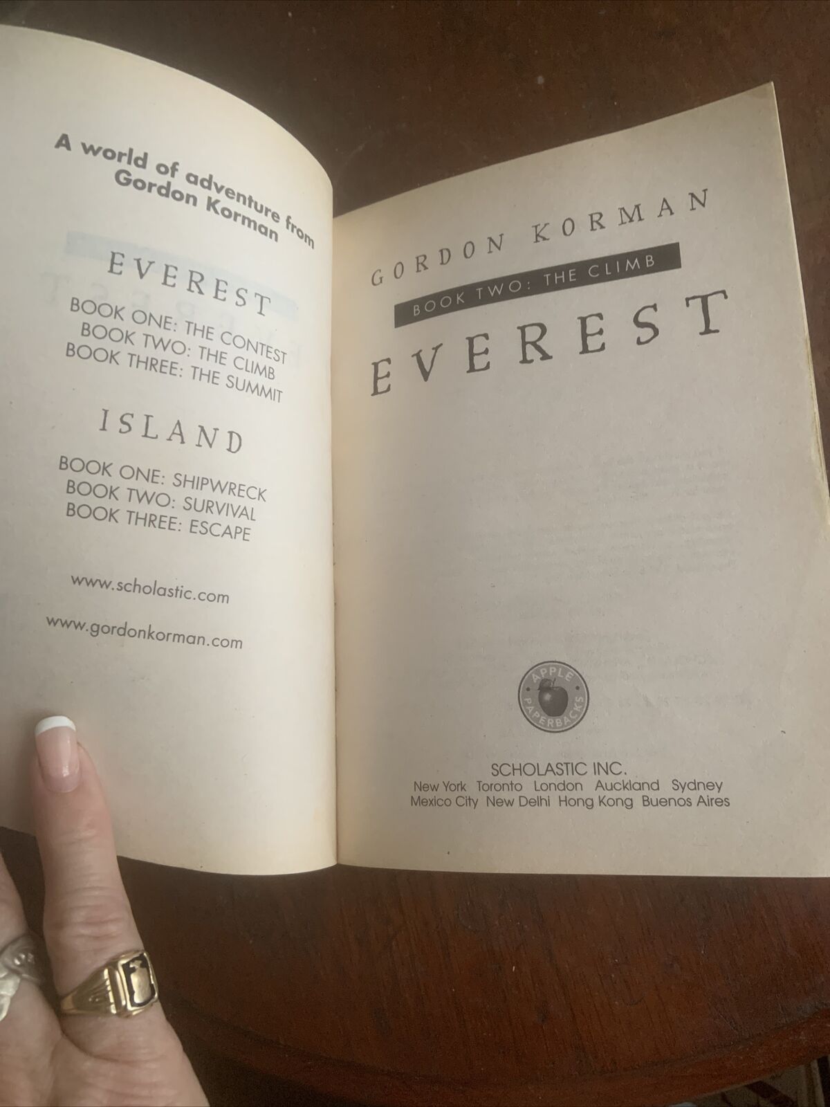 PB Book EVEREST Book TwoThe Climb Gordon Korman Scholastic 2002 Tanned Edges