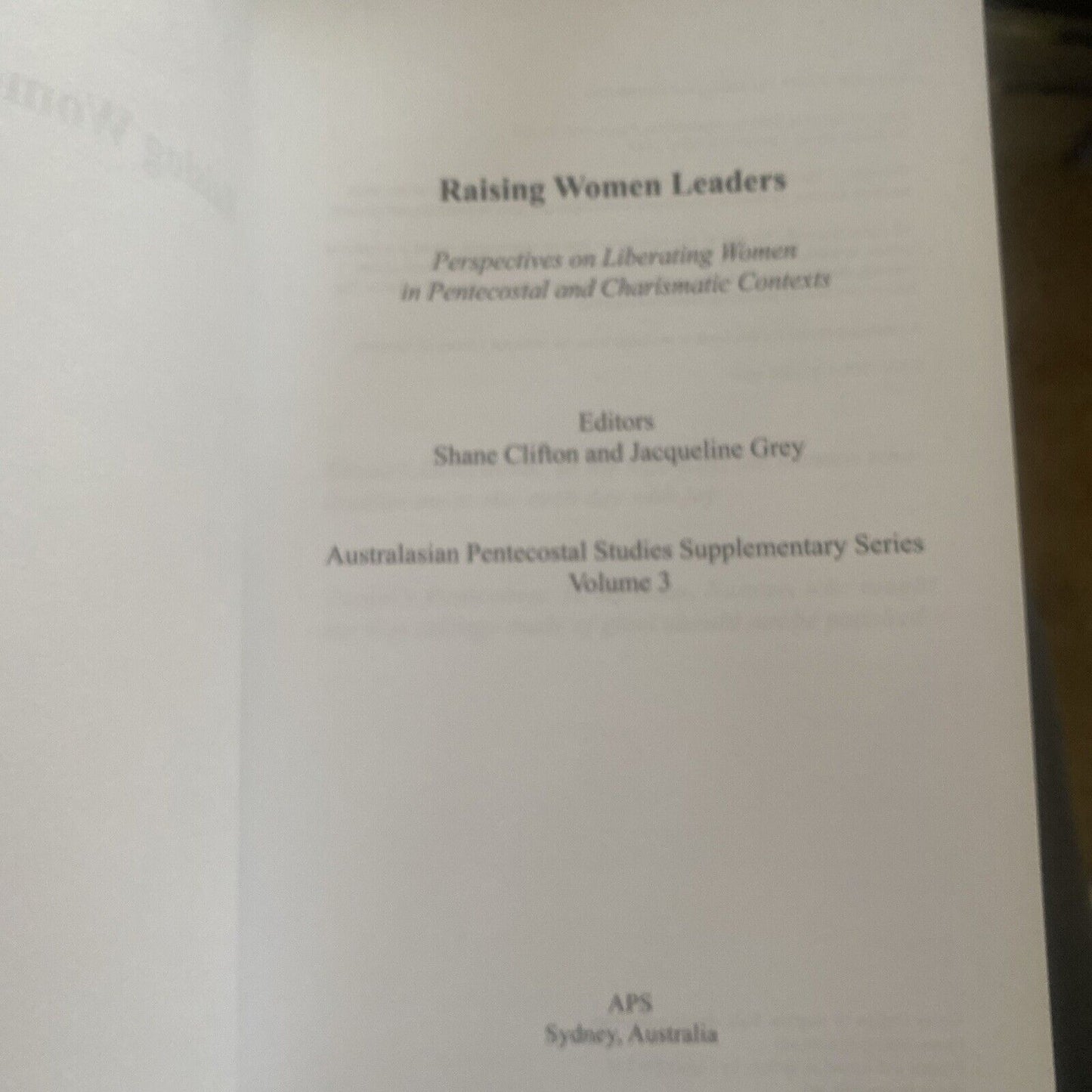PB Book RAISING WOMEN LEADERS edited by Shane Clifton Jacqueline Grey NEW 2009