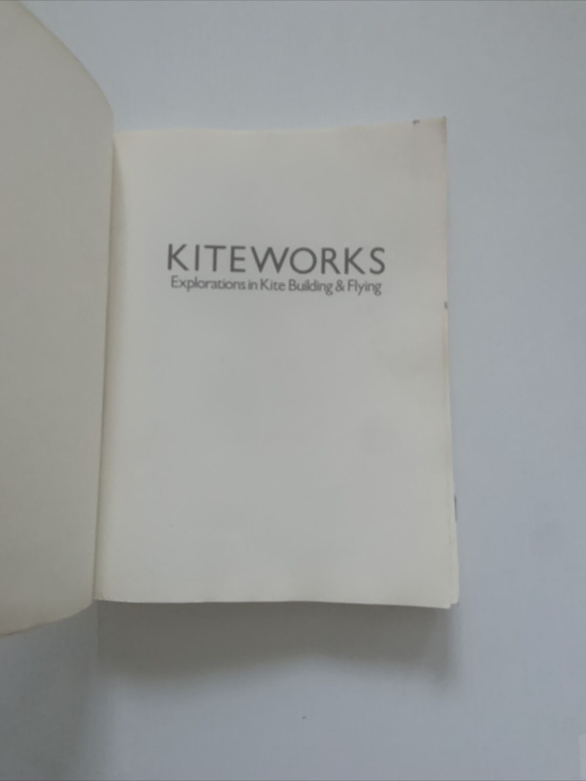 PB Book KITEWORKS Explorations in Kite Building and Flying by Maxwell Eden 1991
