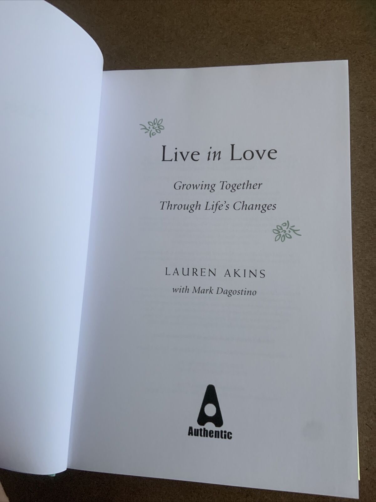 HC Book LIVE IN LOVE By Lauren Akins & Mark Dagostino First 1st Edition 2020 NEW