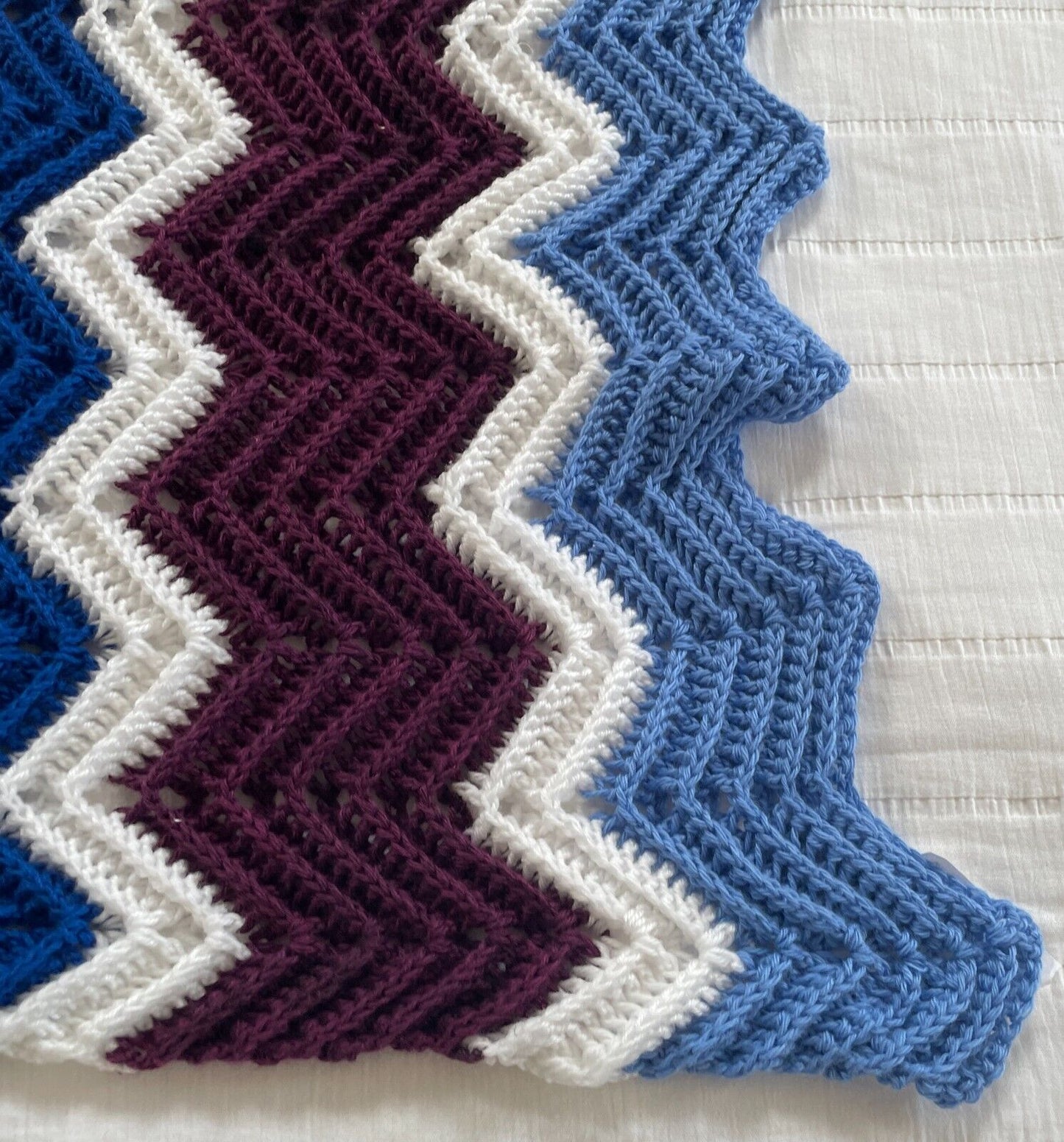 Granny Knit Blanket Colourful Hand Knitted ZIG ZAG Pattern 160 x 126cm Lap Throw