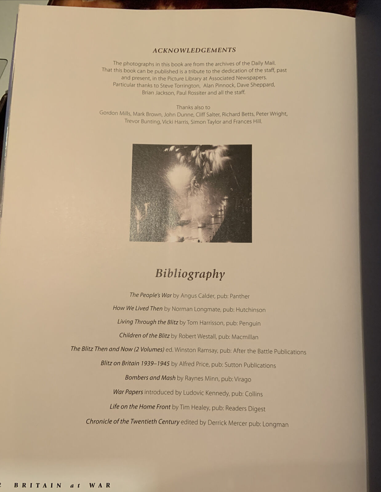 BRITAIN AT WAR Classic Rare and Unseen HC 2009 Book Maureen Hill Daily Mail Book