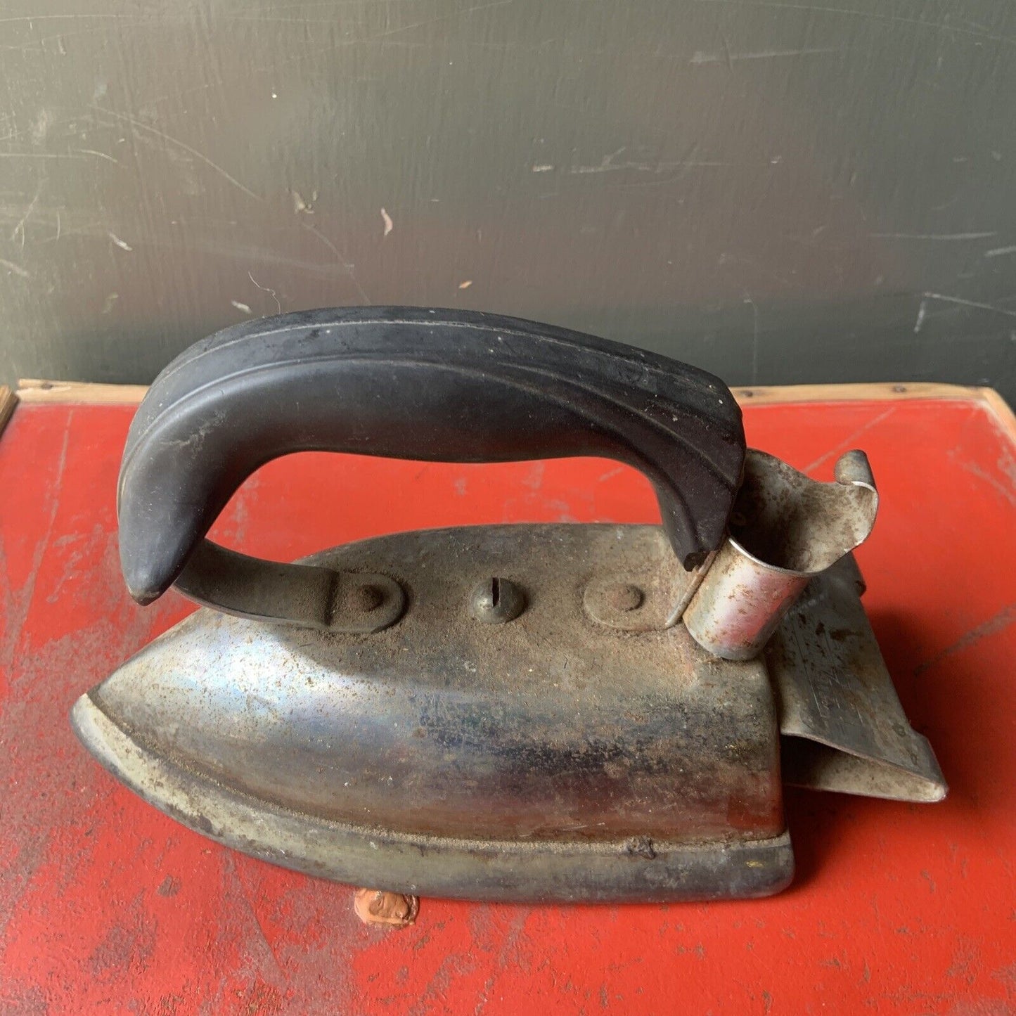 LANGCO 240V 2.7 KG CLOTHES IRON Bakelite Handle NO CABLE Doorstop Rustic Vintage
