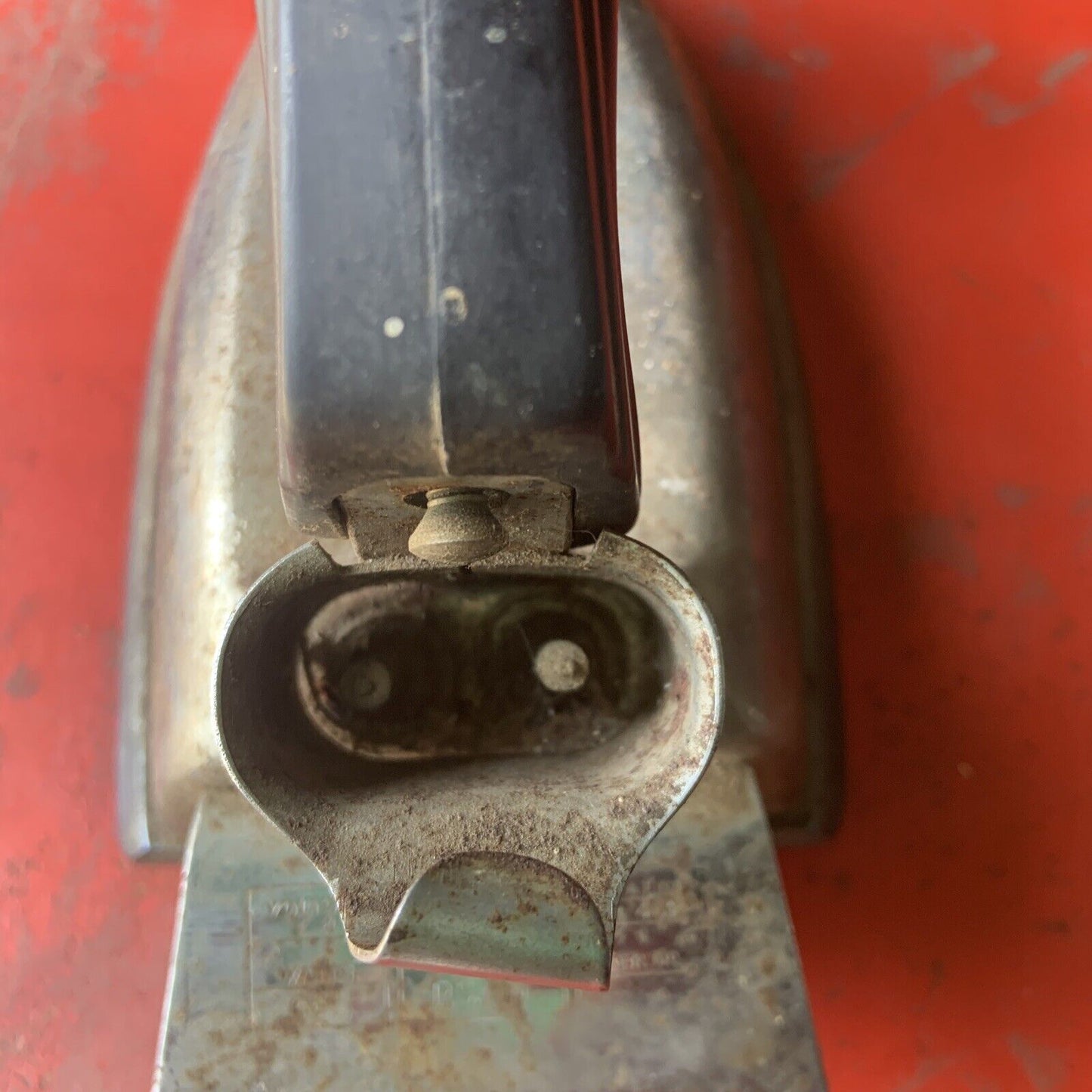 LANGCO 240V 2.7 KG CLOTHES IRON Bakelite Handle NO CABLE Doorstop Rustic Vintage