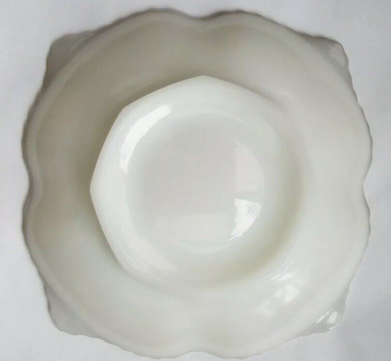 Anchor Hocking 25cm Millk Glass Bowl with Gold Trim 1970’s Excellent Condition
