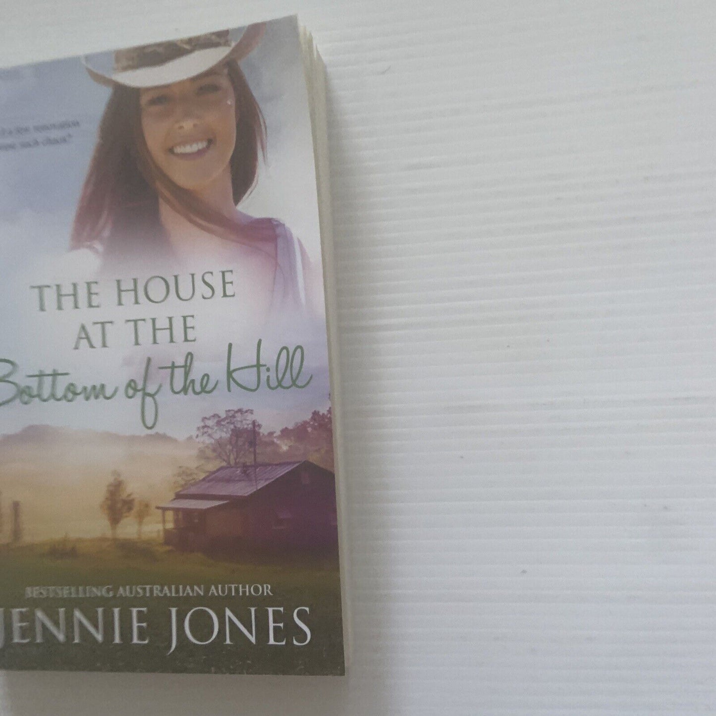 PB Book THE HOUSE AT THE BOTTOM OF THE HILL by Jennie Jones 2021 Australia NEW