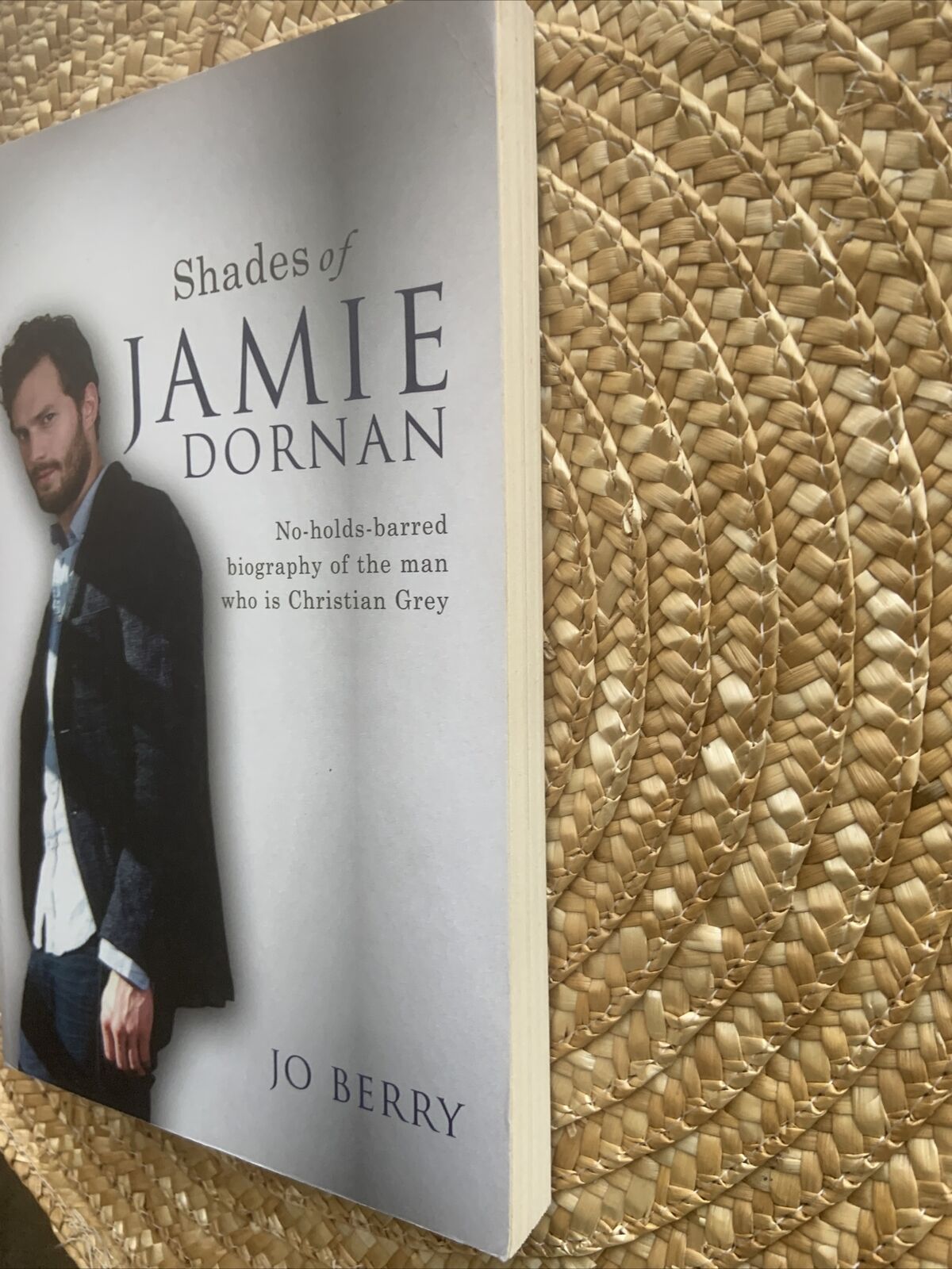 PB Book SHADES OF JAMIE DORNAN by Jo Berry Biography Christian Grey 2015 NEW