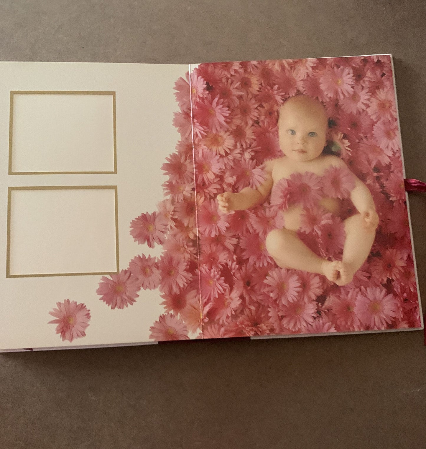 Photograph Album ANNE GEDDES Magic Moments Baby 16 Photo Spaces 1997 HC Ribbon