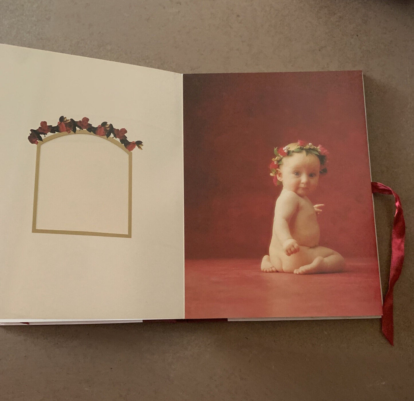 Photograph Album ANNE GEDDES Magic Moments Baby 16 Photo Spaces 1997 HC Ribbon
