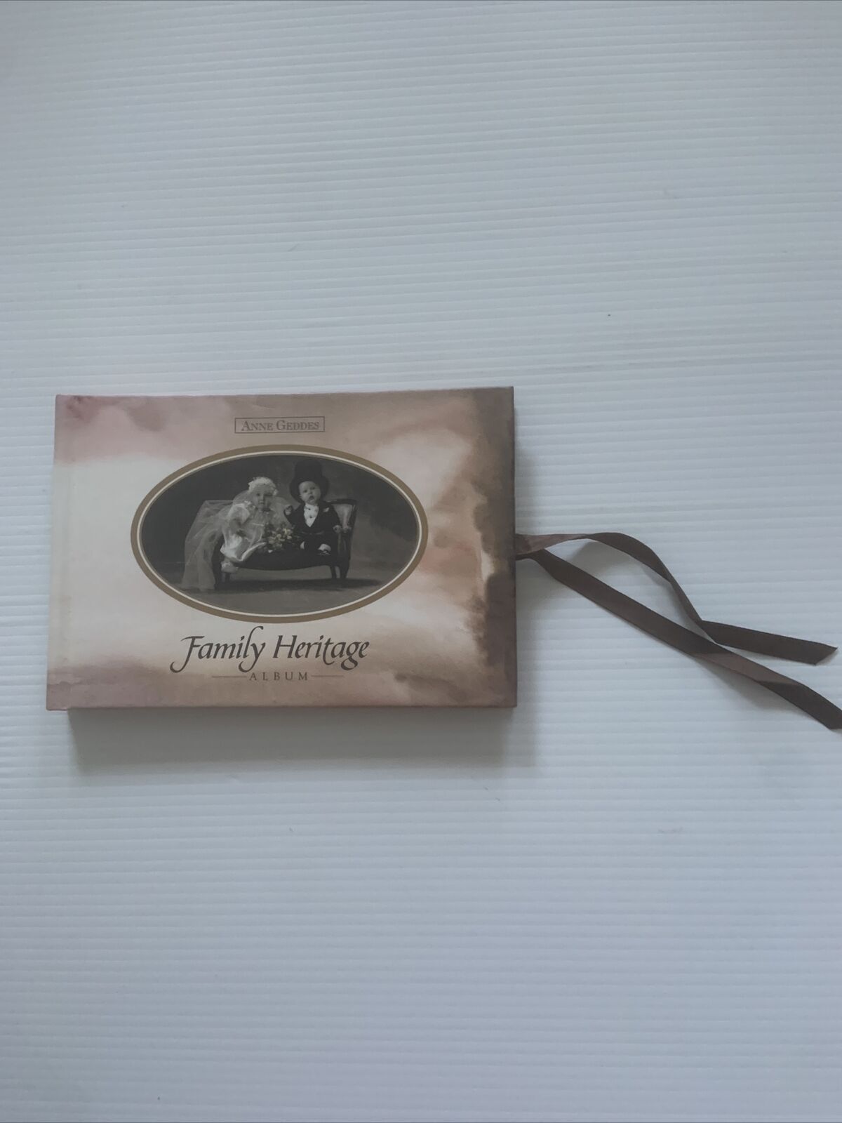 Photograph Album ANNE GEDDES Family Heritage 15 Oval Photo