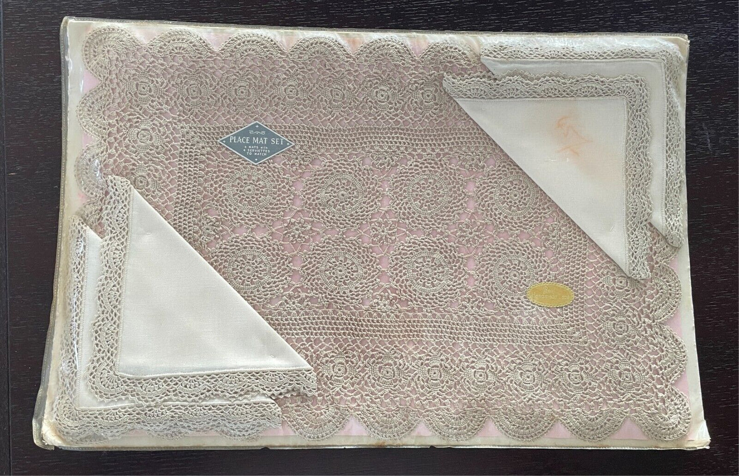 Vintage in Pack 4 Place Mats Beige Handmade Lace & 4 Serviettes Ivory Linen/Lace