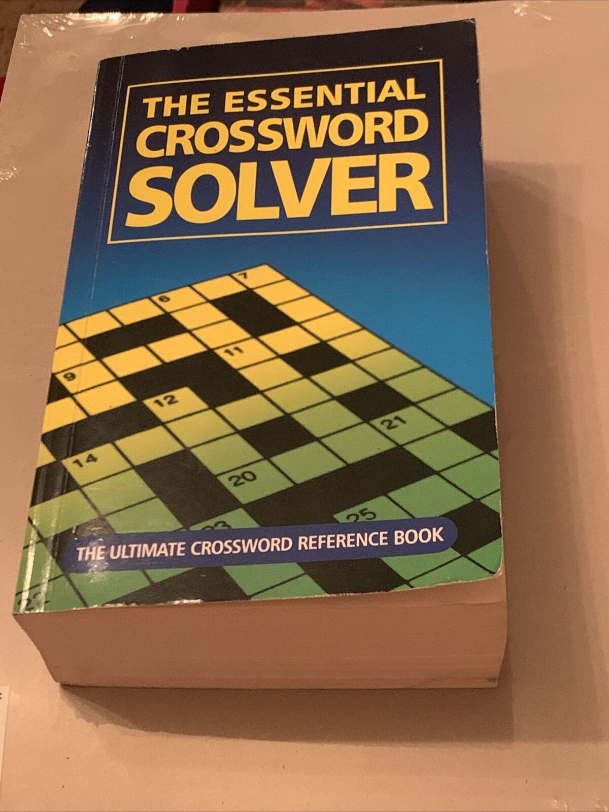 PB Book The ESSENTIAL CROSSWORD SOLVER Reference 2006 English