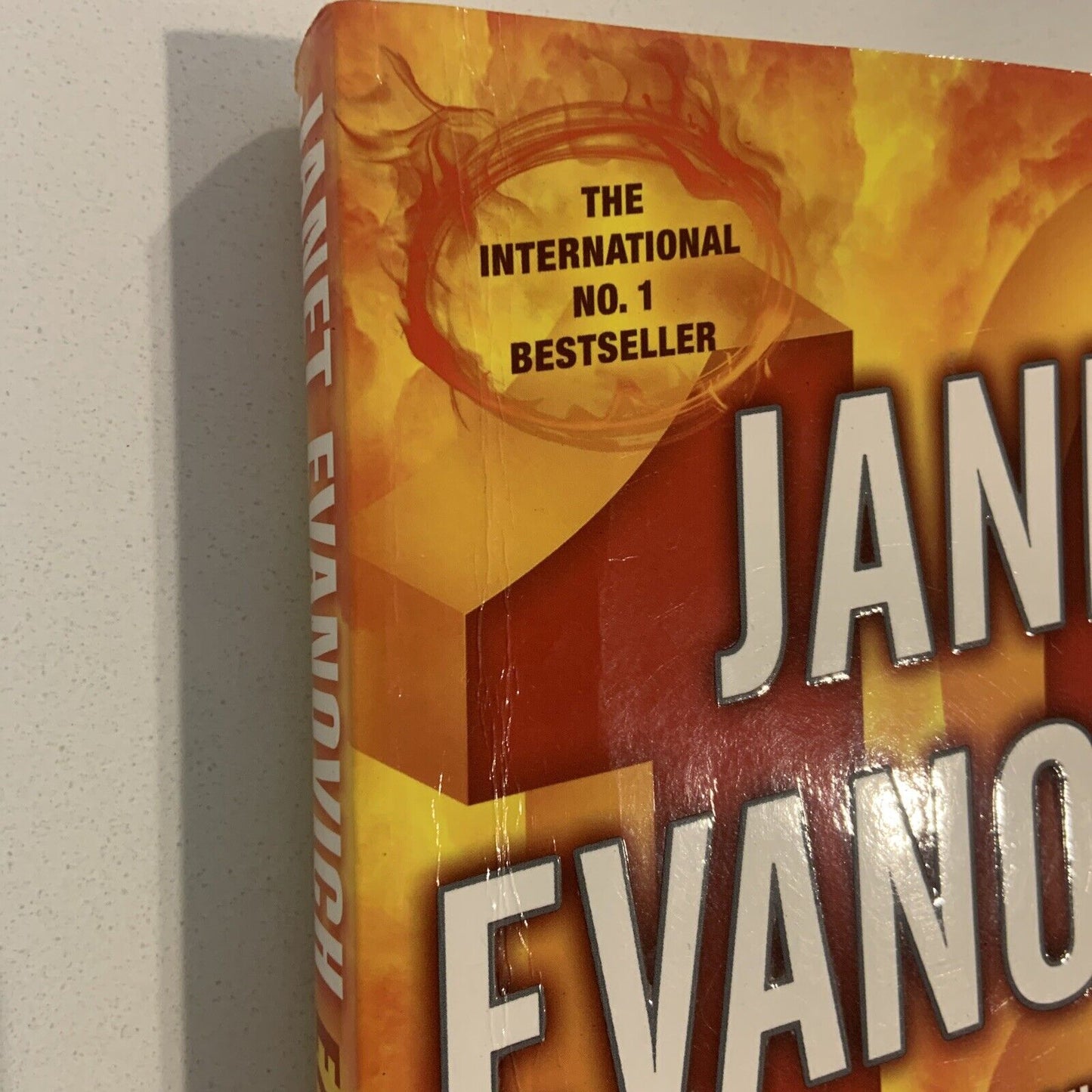PB Book EXPLOSIVE EIGHTEEN Janet Evanovich Stephanie Plum Bounty Hunter Novel