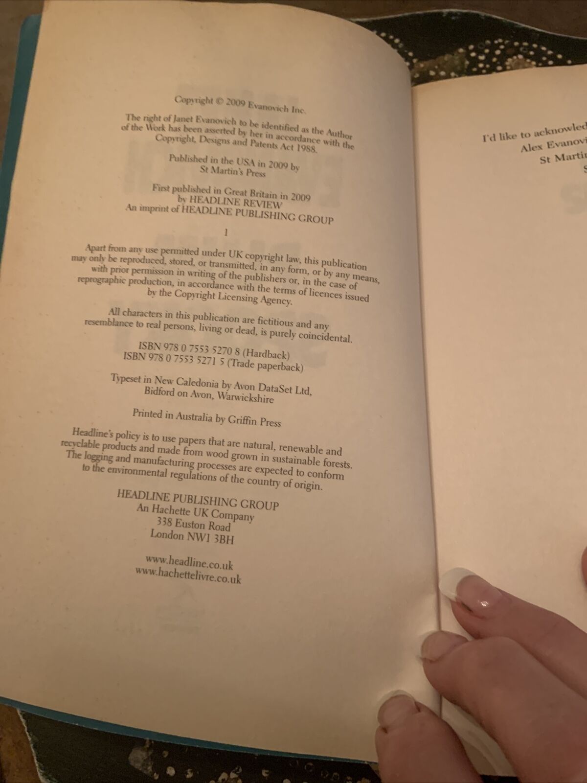 PB Book PLUM SPOOKY Janet Evanovich Stephanie Plum Between The Numbers Novel