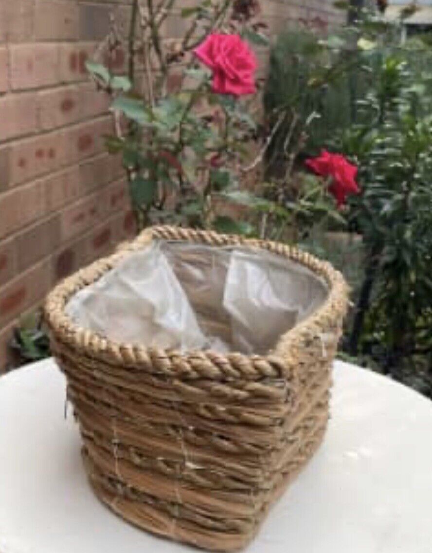 44cm Basket Tear Drop Straw Flower Planter Hamper Plastic Liner AE148 Handwoven