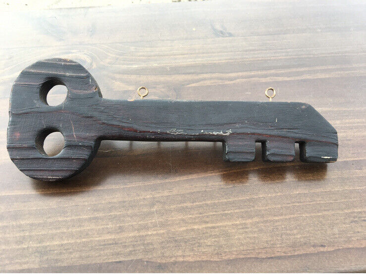 Mid century Arts & Crafts 30cm Wooden Key Shaped 5 key Holder Wall Mounted