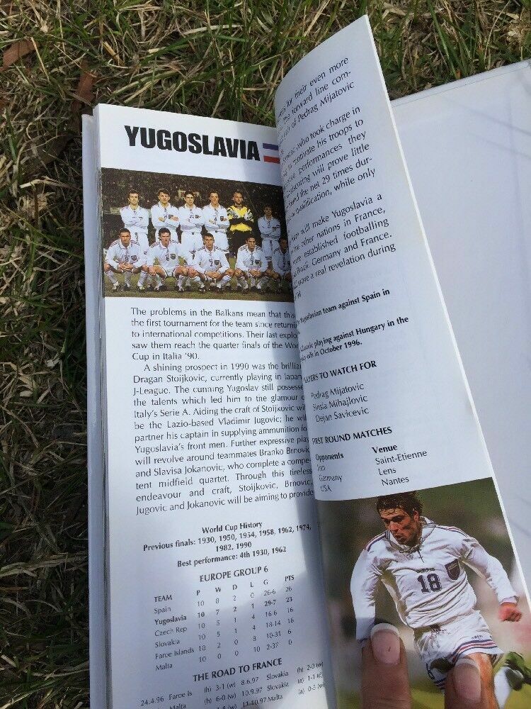 HC Book WORLD CUP GUIDE Soccer Football by Mark Trowbridge Slim