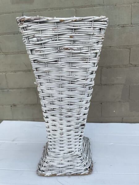 Vintage White Wicker Basket Rattan Planter Vase MCM Floral Arrangement AE08