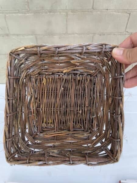 Vintage White Wicker Basket Rattan Planter Vase MCM Floral Arrangement AE08
