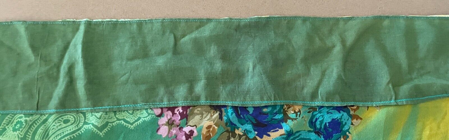 Pallu Bright Green Coloured Paisley Floral W 118 x L 5.58 m Silky Chiffon Saree