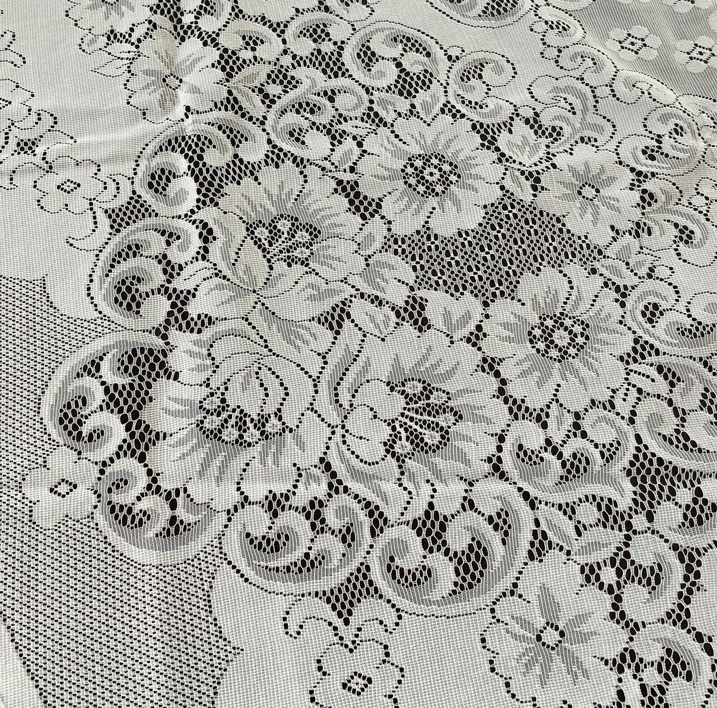 VIENNA TABLE CLOTH Vintage White Polyester Lace Round Diameter 180cm New in Pack
