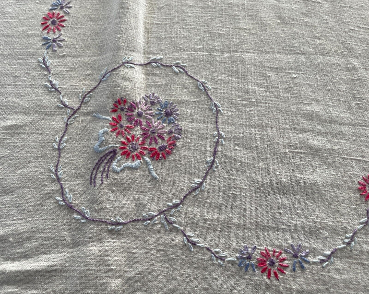TABLE CLOTH Vintage Off White Hand Embroidered Floral Motif 126 x 121cm