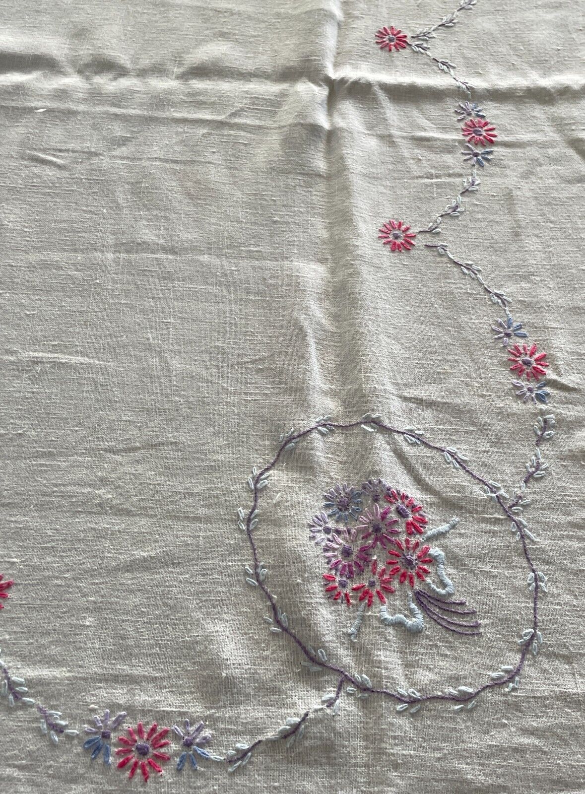 TABLE CLOTH Vintage Off White Hand Embroidered Floral Motif 126 x 121cm