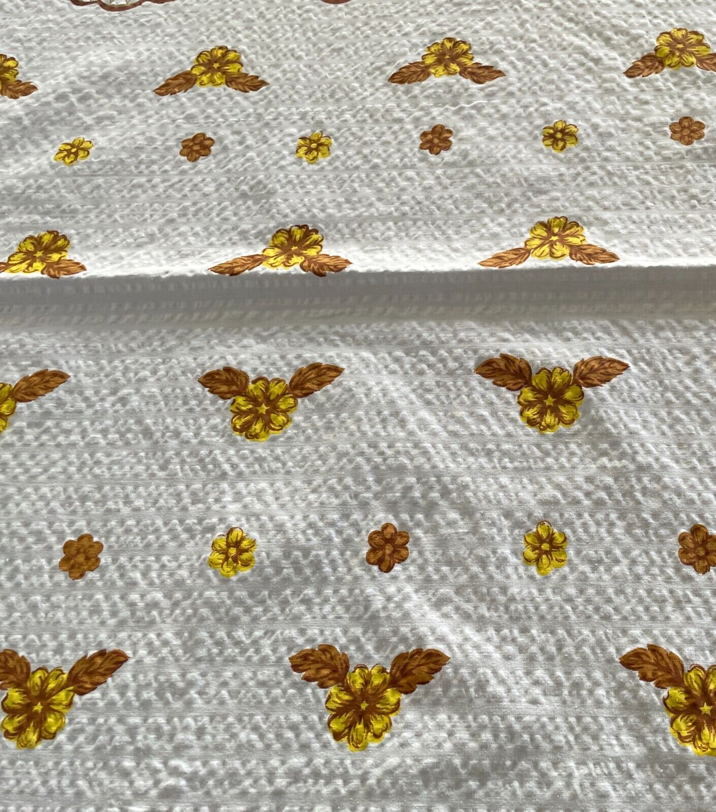 Vintage TABLE CLOTH Cotton Seersucker Picnic White Brown Yellow Gold 125cm Sq