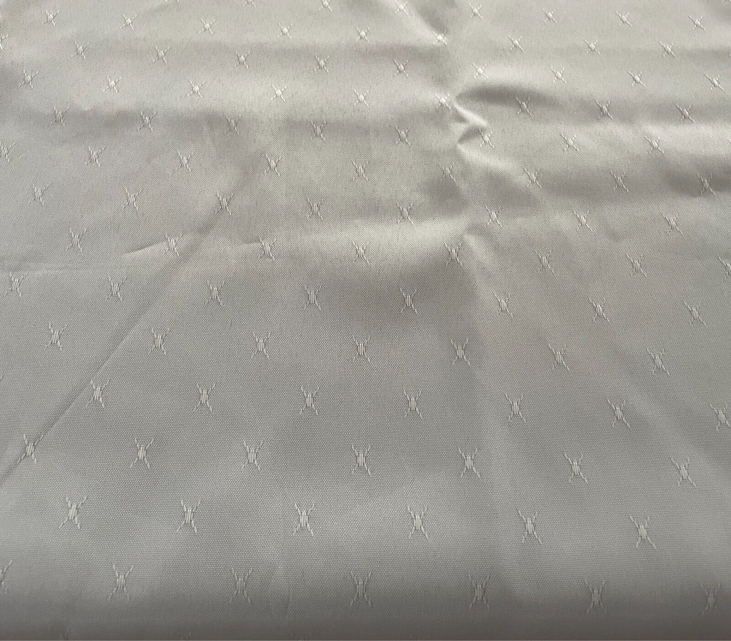 TABLE CLOTH K-MART Cream Jacquard Print Rectangle Shape Scallop Edge Polyester