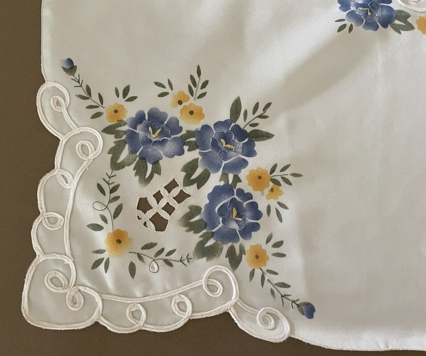 Supper CLOTH Vintage 1970's Off White Floral Embroidered 86cm Square Table NOS