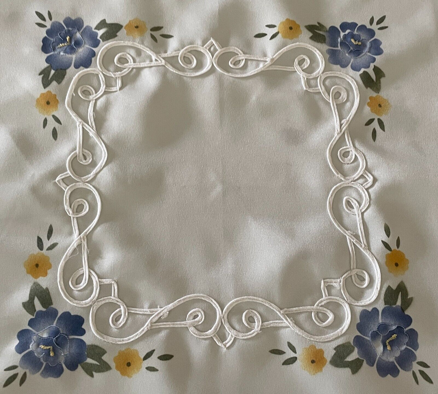 Supper CLOTH Vintage 1970's Off White Floral Embroidered 86cm Square Table NOS