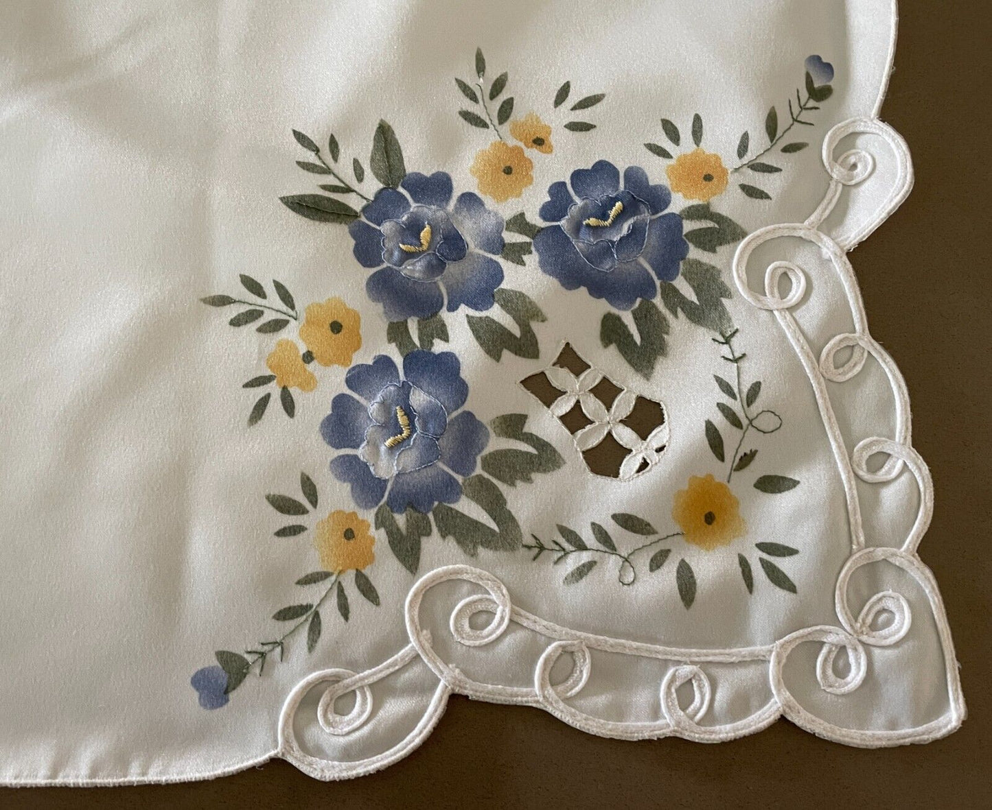 Supper CLOTH Vintage 1970's Off White Floral Embroidered 86cm Square Table NOS