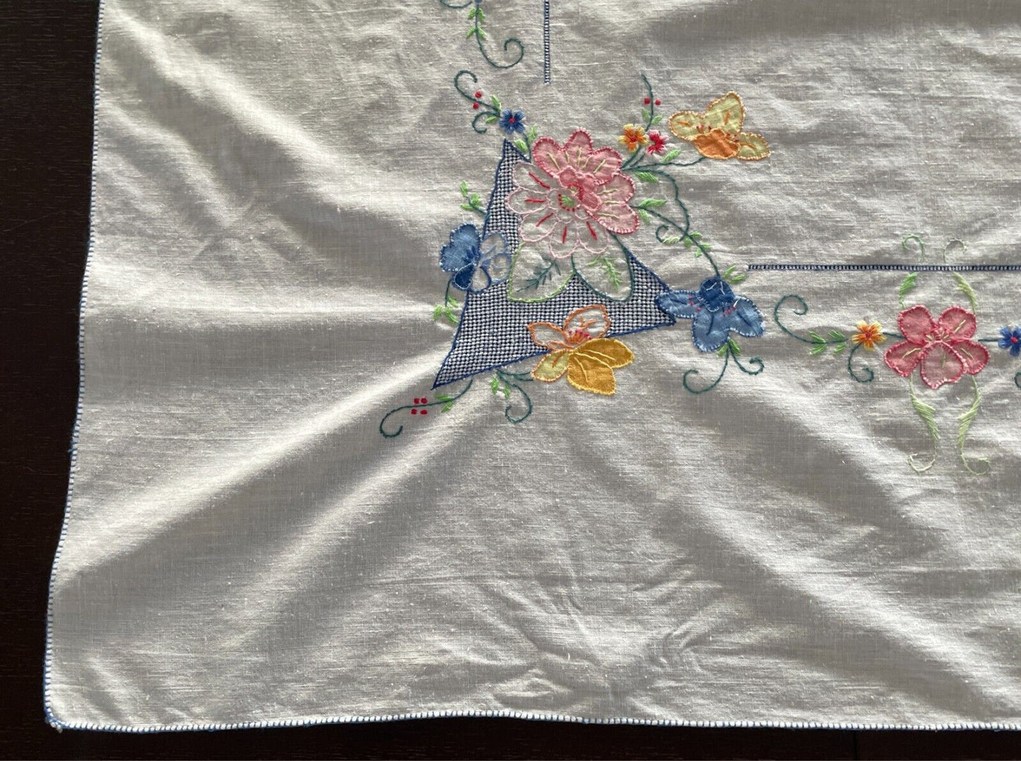 TABLE CLOTH 81 x 81cm Square White w Multicoloured Hand Embroidered Flowers
