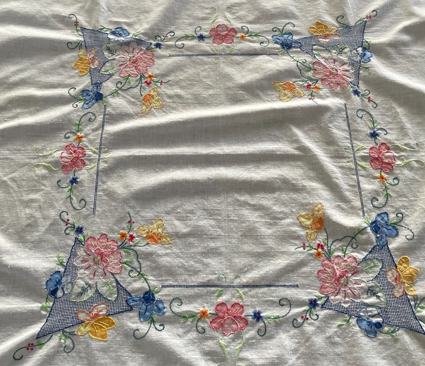 TABLE CLOTH 81 x 81cm Square White w Multicoloured Hand Embroidered Flowers
