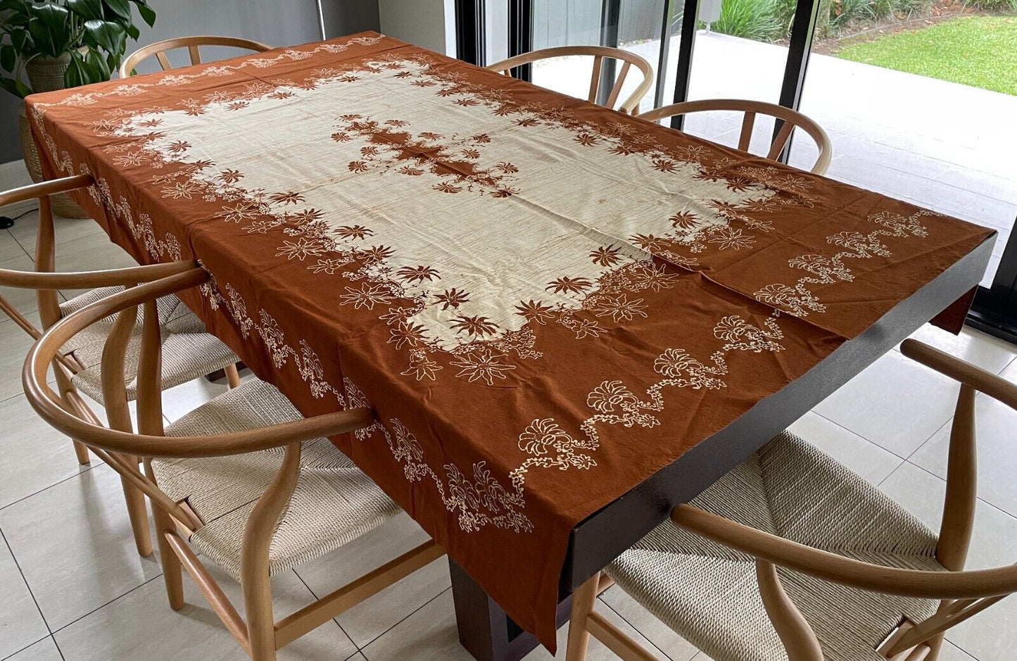 TABLE CLOTH + 6 Napkins 34cm Set 1960s Brown Off White Batik 201 x 153cm