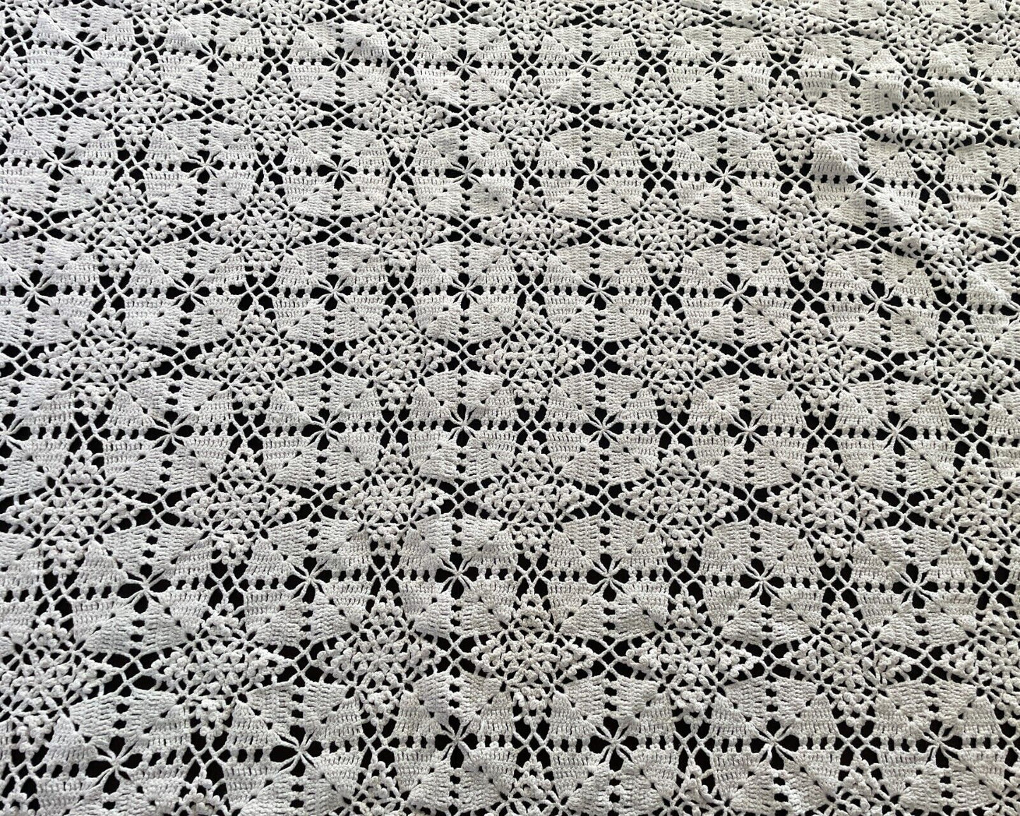 Crochet Lace TABLE CLOTH 1970's White Cotton Rectangle Bedspread 202 x 127cm