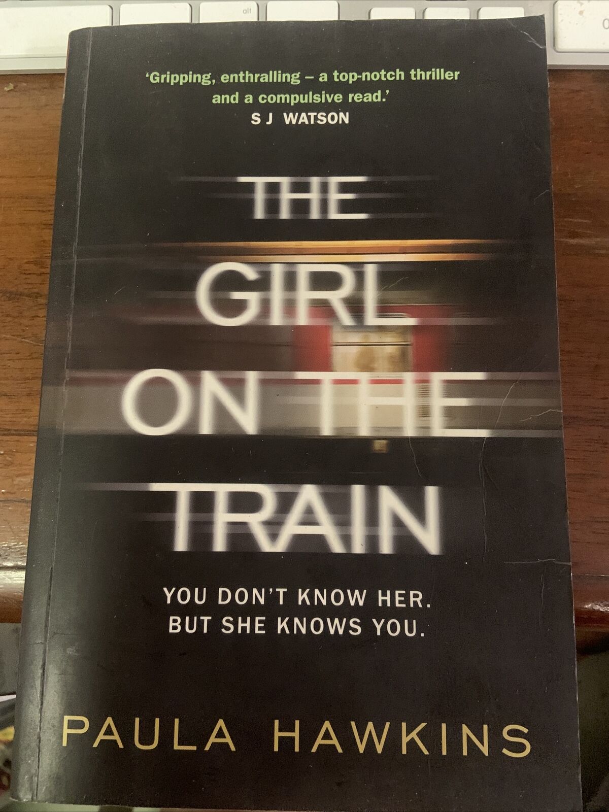 PB Book THE GIRL ON THE TRAIN by Paula Hawkins 2015 Novel