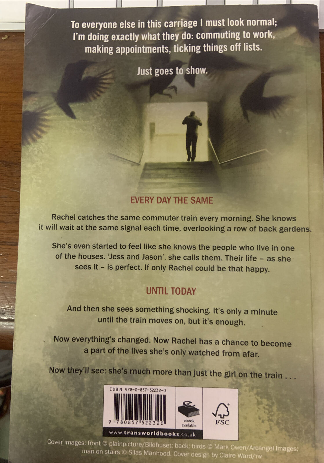 PB Book THE GIRL ON THE TRAIN by Paula Hawkins 2015 Novel
