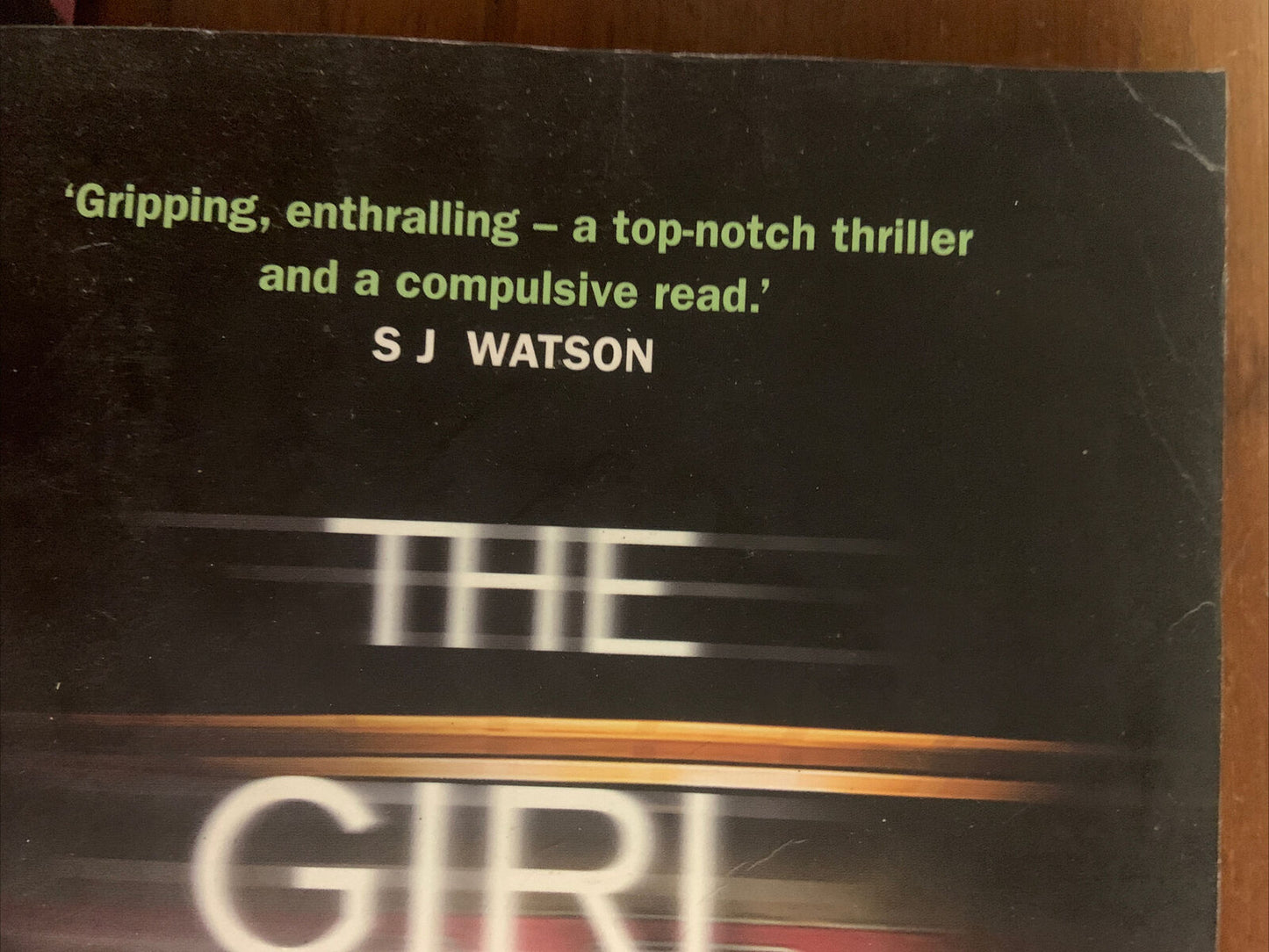 PB Book THE GIRL ON THE TRAIN by Paula Hawkins 2015 Novel