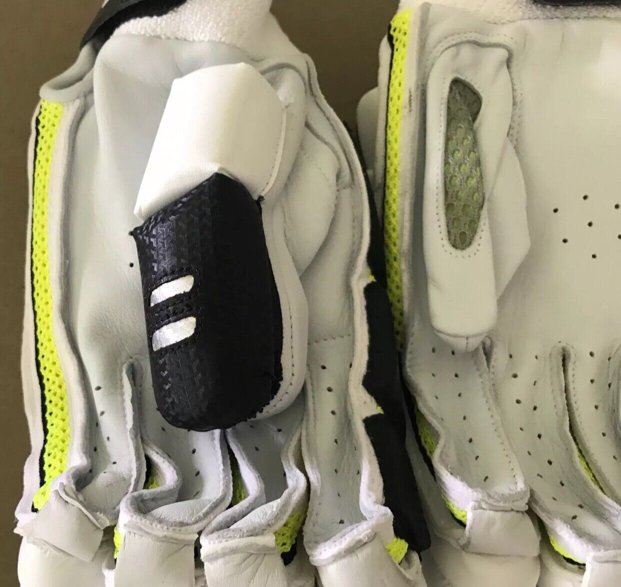 NEW BALANCE Cricket Batting Gloves Left Handed DC 1080 Mens Pair White Neon NEW