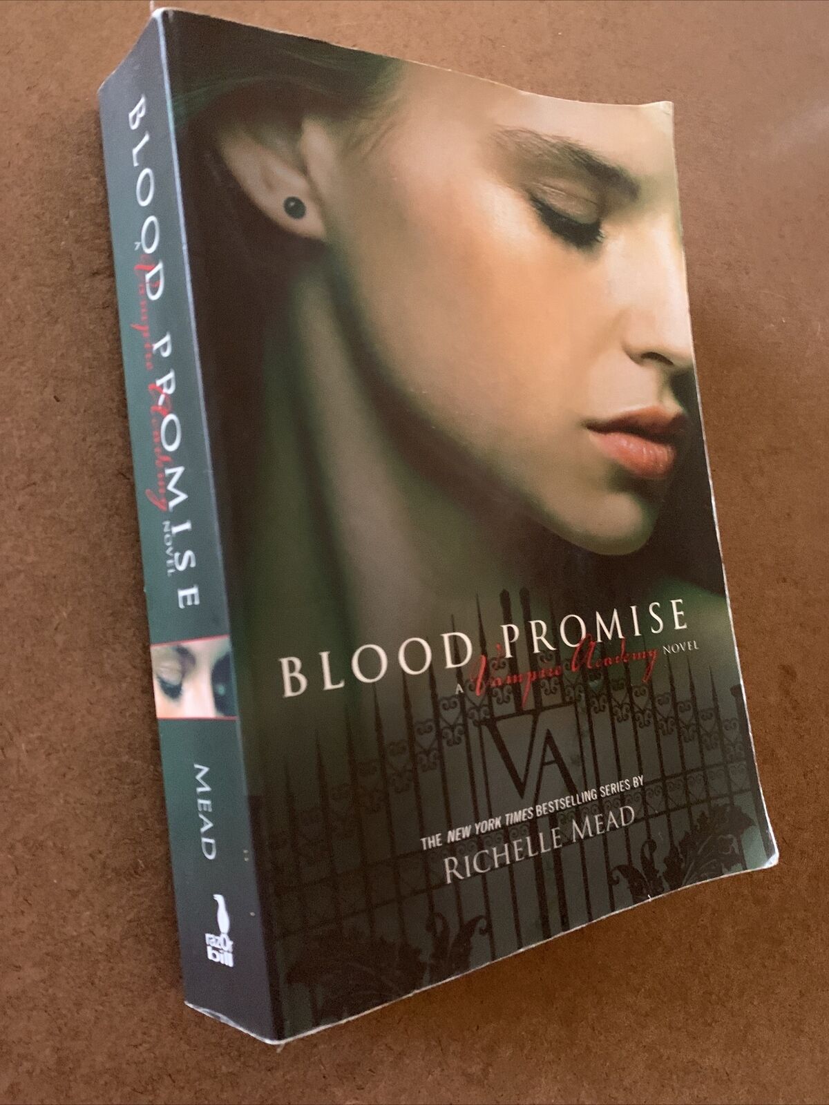 PB BLOOD PROMISE Vampire Academy Series #4 by Richelle Mead Large 2009 Australia