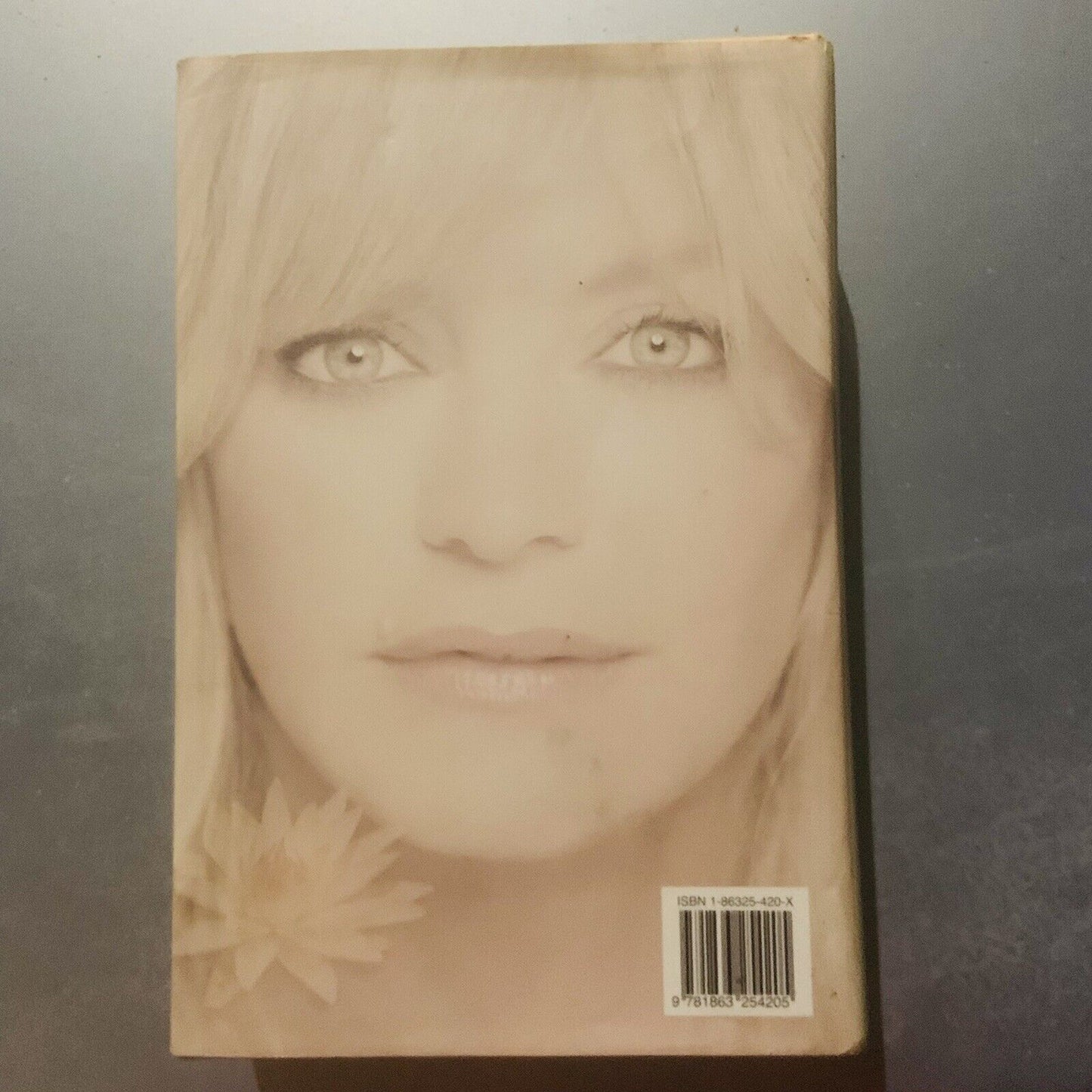 HC Book GOLDIE HAWN A Lotus Grows in the Mud Autobiography by Goldie Hawn 2005