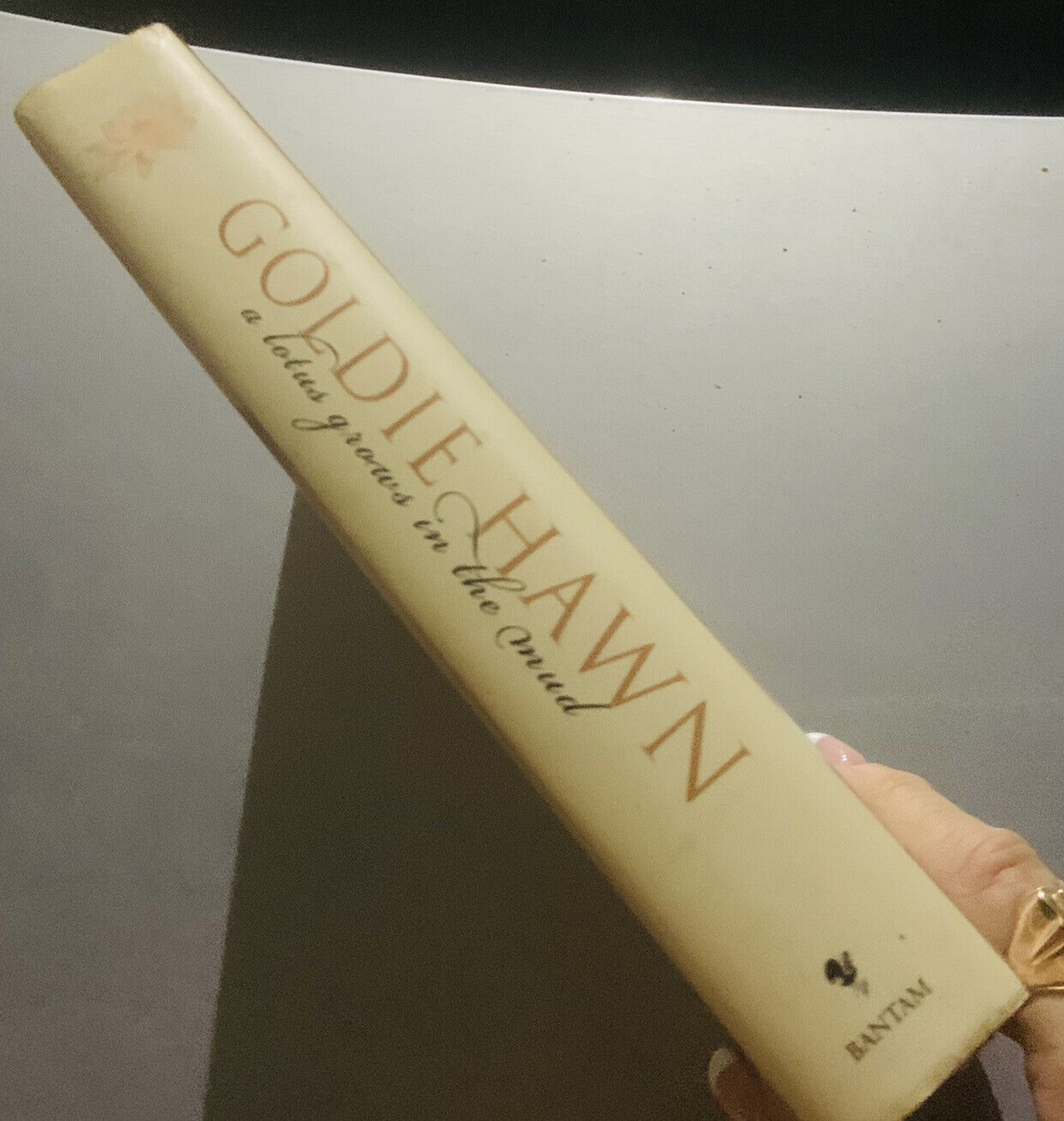 HC Book GOLDIE HAWN A Lotus Grows in the Mud Autobiography by Goldie Hawn 2005